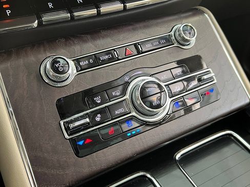 Used 2022 Lincoln Aviator Reserve w/ Elements Package Plus image 52