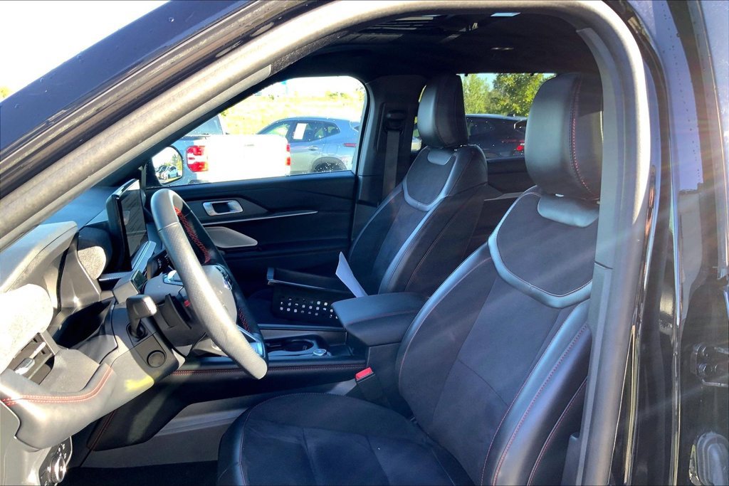 Used 2025 Ford Explorer ST AWD/4WD image 9
