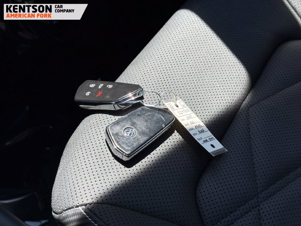 Used 2025 Volkswagen Atlas Cross Sport SE AWD/4WD image 33