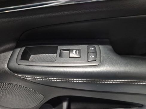 Used 2017 Jeep Grand Cherokee Limited w/ Trailer Tow Group IV AWD/4WD image 28