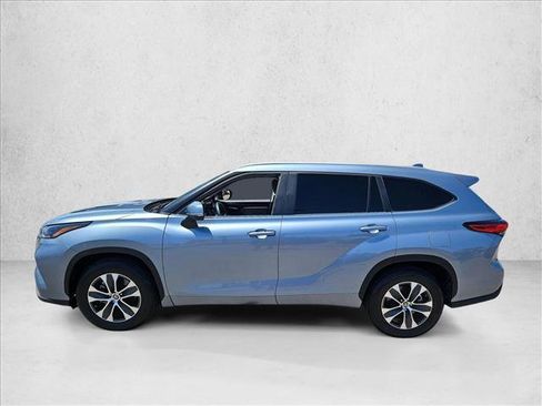 Used 2023 Toyota Highlander XLE FWD image 9