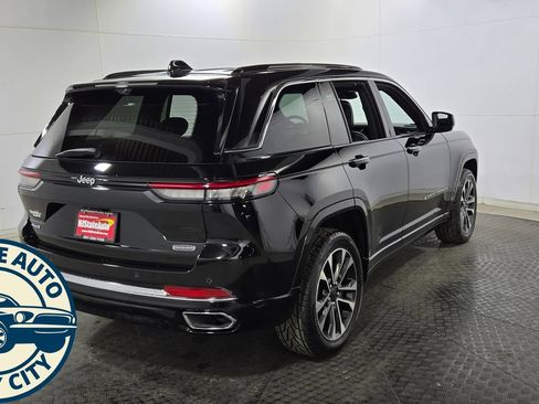 Used 2022 Jeep Grand Cherokee Overland w/ Luxury Tech Group IV AWD/4WD image 7