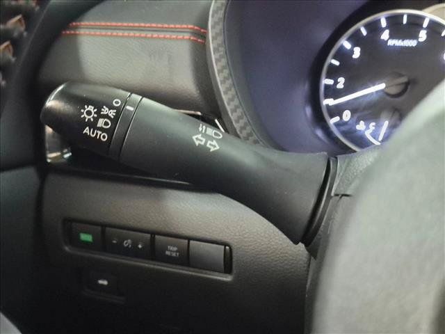 Used 2025 Nissan Sentra SR FWD image 11