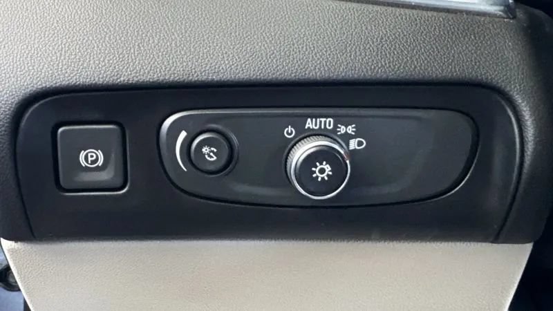 Used 2021 Buick Enclave Essence FWD image 45