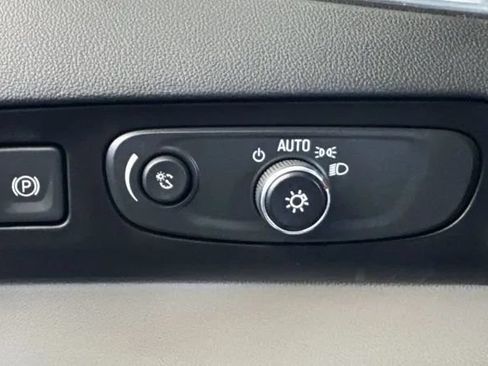 Used 2021 Buick Enclave Essence FWD image 45