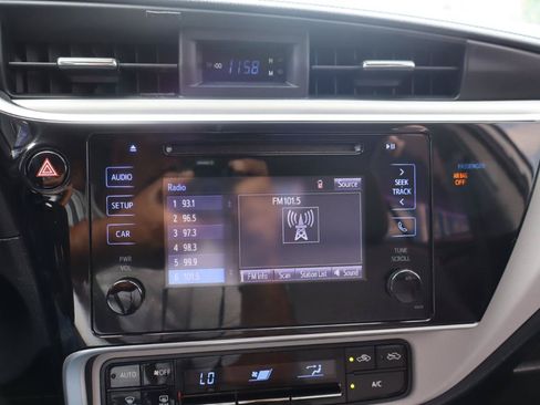 Used 2018 Toyota Corolla LE FWD image 22