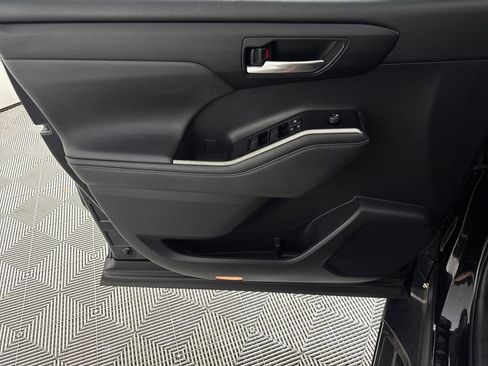 Used 2021 Toyota Highlander XSE FWD image 10