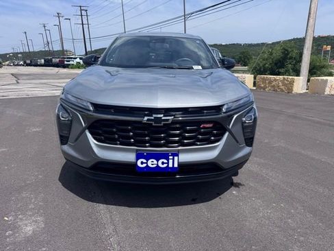 Used 2024 Chevrolet Trax RS w/ Sunroof Package FWD image 8