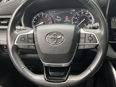 Used 2022 Toyota Highlander XSE AWD/4WD image 15