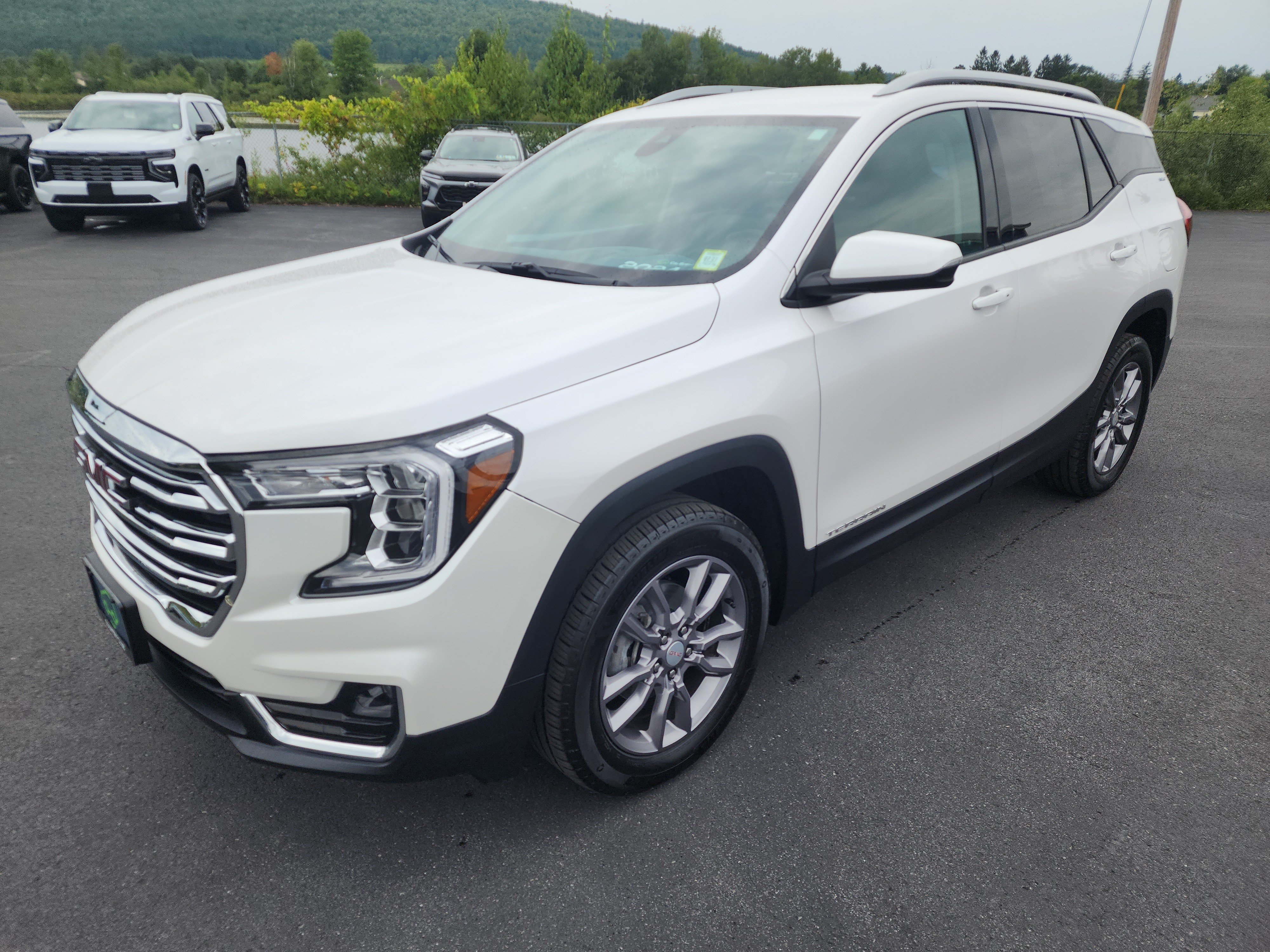 Certified 2024 GMC Terrain SLT w/ Infotainment Package II AWD/4WD image 4