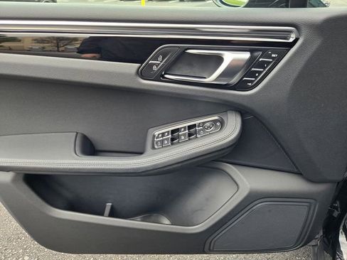 Used 2025 Porsche Macan image 20