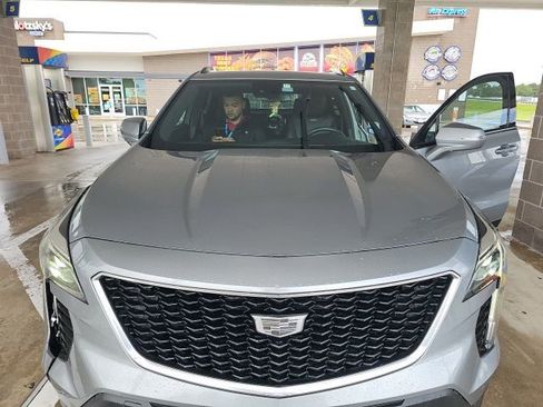 Used 2023 Cadillac XT4 Sport w/ Cold Weather Package FWD image 12