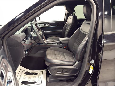 Used 2025 Ford Explorer ST-Line w/ Premium Package image 9