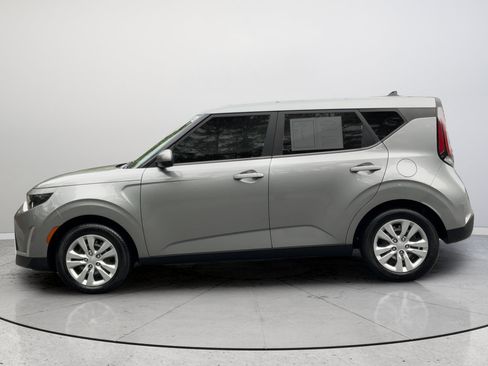 Used 2023 Kia Soul LX FWD image 10