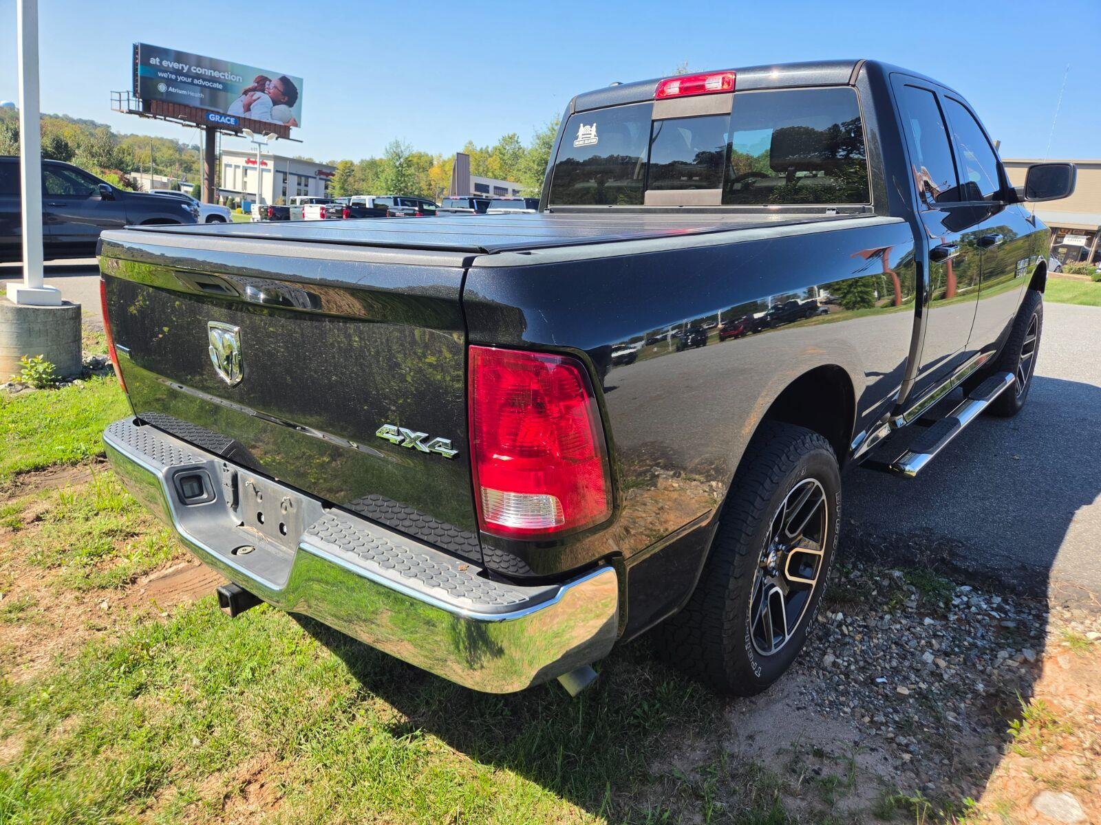 Used 2017 RAM 1500 Classic SLT AWD/4WD image 7
