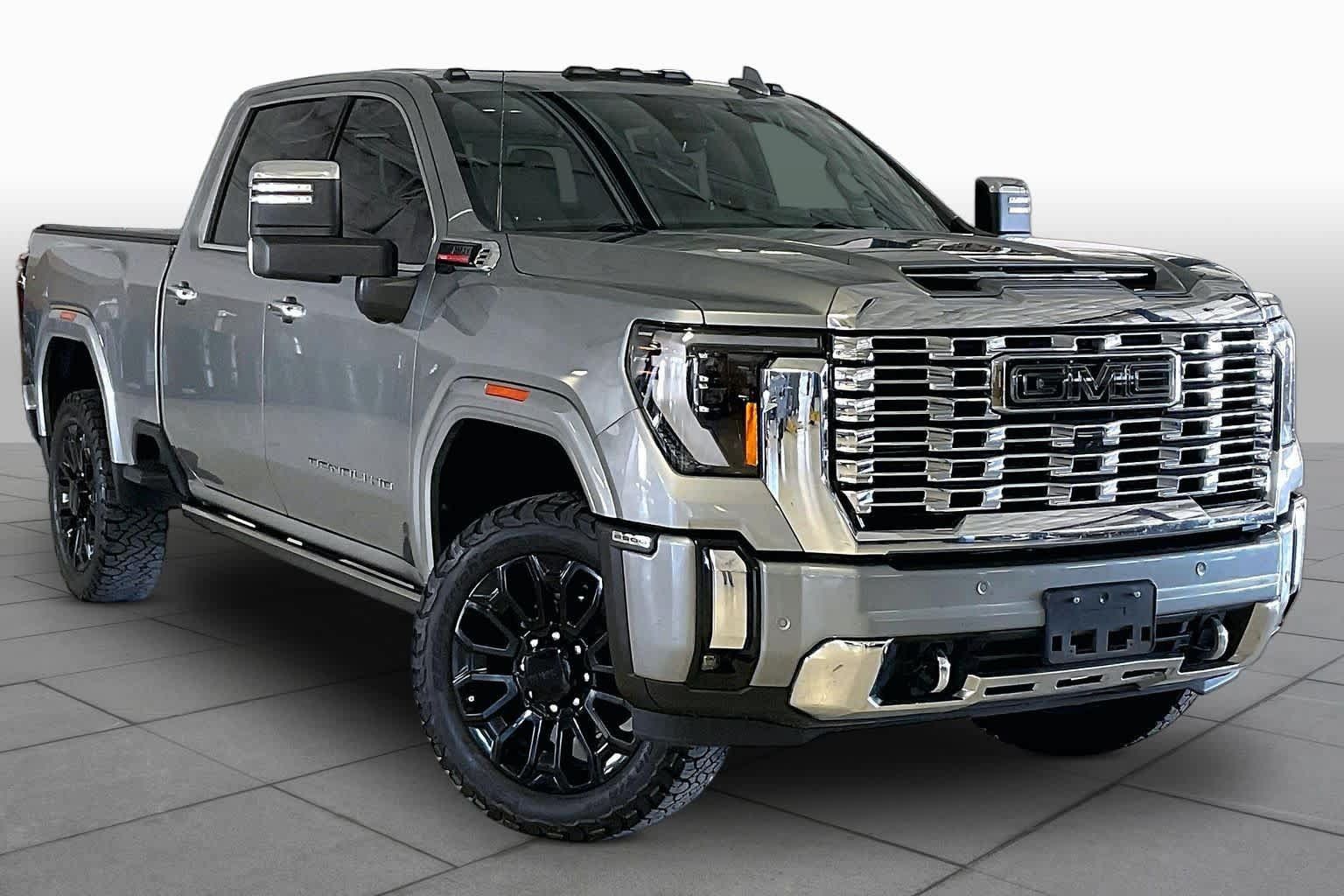 Used 2024 GMC Sierra 2500 Denali w/ Denali Reserve Package AWD/4WD image 2