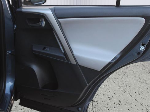 Used 2014 Toyota RAV4 Limited image 39