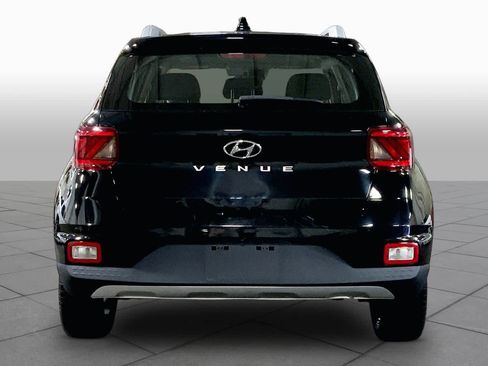 Used 2022 Hyundai Venue SEL FWD image 5