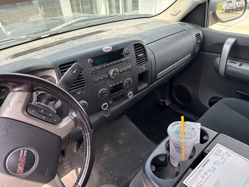 Used 2007 GMC Sierra 1500 SLE w/ SLE1 Preferred Package AWD/4WD image 14