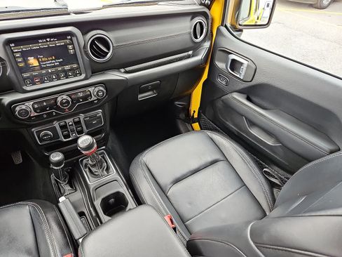 Used 2018 Jeep Wrangler Unlimited Sahara AWD/4WD image 12