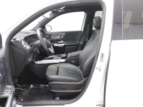 Used 2021 Mercedes-Benz GLB 250 4MATIC image 5