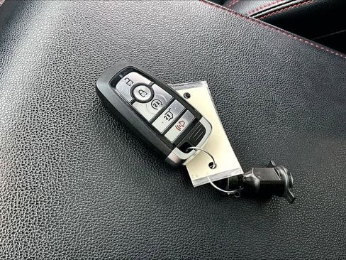 Used 2023 Ford Expedition Limited image 12