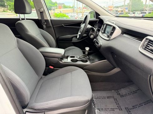 Used 2019 Kia Sorento AWD V6 image 17