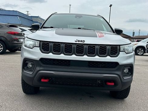 Used 2025 Jeep Compass Trailhawk AWD/4WD image 10