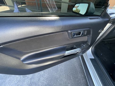 Used 2015 Ford Mustang Coupe RWD image 11