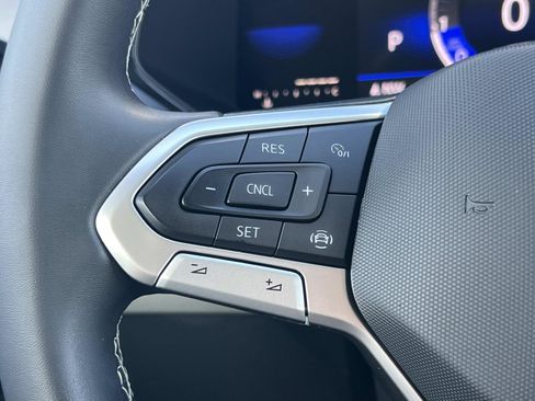 Certified 2022 Volkswagen Taos SE image 9