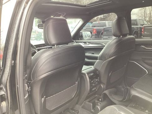 Used 2021 Jeep Grand Cherokee L Laredo image 17