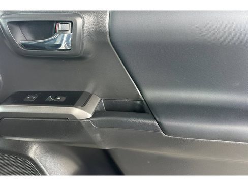 Used 2023 Toyota Tacoma TRD Off-Road AWD/4WD image 18