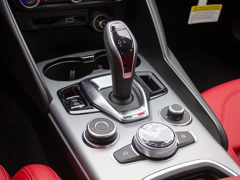 New 2025 Alfa Romeo Giulia AWD w/ Veloce Package AWD image 21