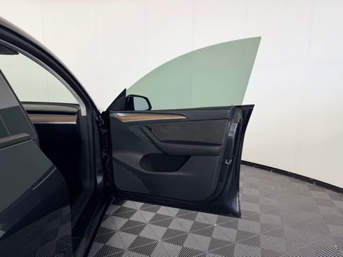 Used 2025 Tesla Model Y Long Range image 29