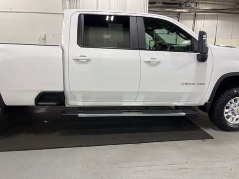 Used 2024 Chevrolet Silverado 3500 LT image 8