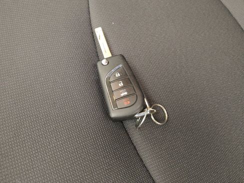 Used 2022 Toyota Corolla LE FWD image 32