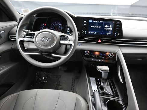 Certified 2022 Hyundai Elantra SEL w/ Cargo Package image 19