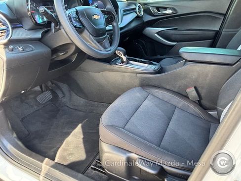 Used 2024 Chevrolet Trax LS w/ LS Convenience Package image 19