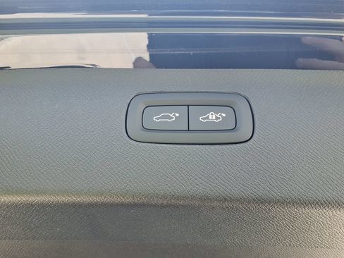 New 2026 Volvo XC90 B5 Plus w/ Protection Package Premier AWD/4WD image 12