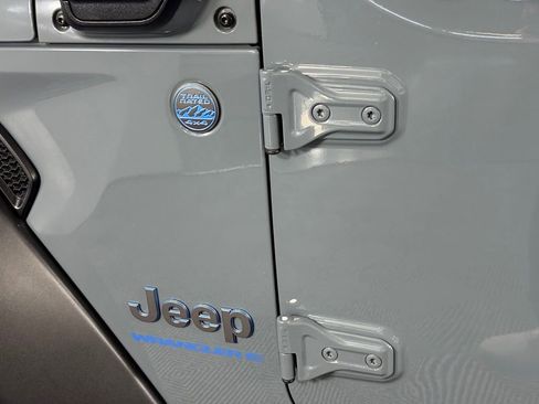 Used 2024 Jeep Wrangler Unlimited Rubicon 4xe w/ Technology Group AWD/4WD image 13