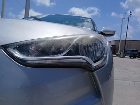 Used 2016 Hyundai Veloster w/ Option Group 03 FWD image 4