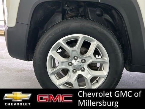 Used 2016 Jeep Renegade Latitude image 15
