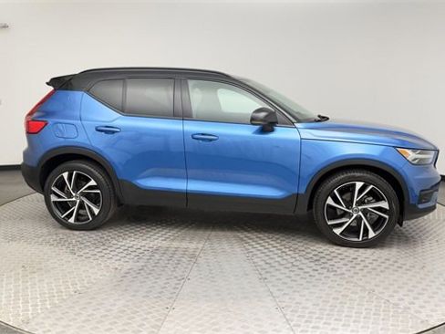 Used 2021 Volvo XC40 T5 R-Design w/ Advanced Package image 9
