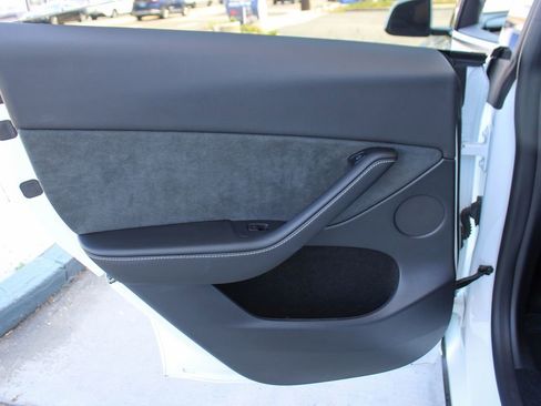 Used 2023 Tesla Model Y Long Range AWD/4WD image 43