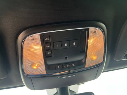 Used 2019 Jeep Grand Cherokee Laredo image 25