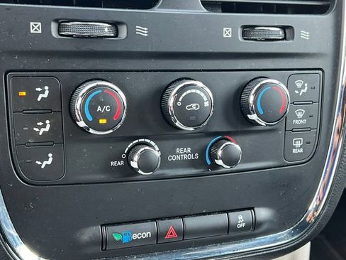 Used 2019 Dodge Grand Caravan SXT FWD image 23