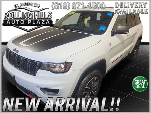 Used 2020 Jeep Cherokee Trailhawk w/ Cold Weather Group image 1