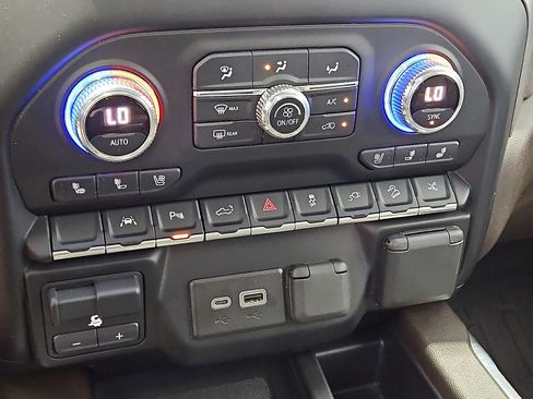 Used 2022 GMC Sierra 1500 Denali w/ Denali Premium Package AWD/4WD image 19