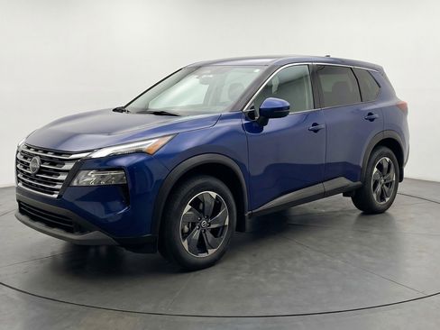 Used 2025 Nissan Rogue SV AWD/4WD image 3