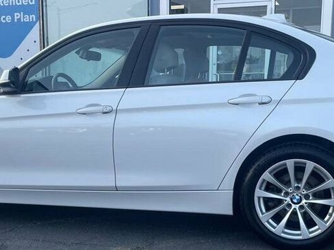 Used 2017 BMW 320i xDrive Sedan image 4